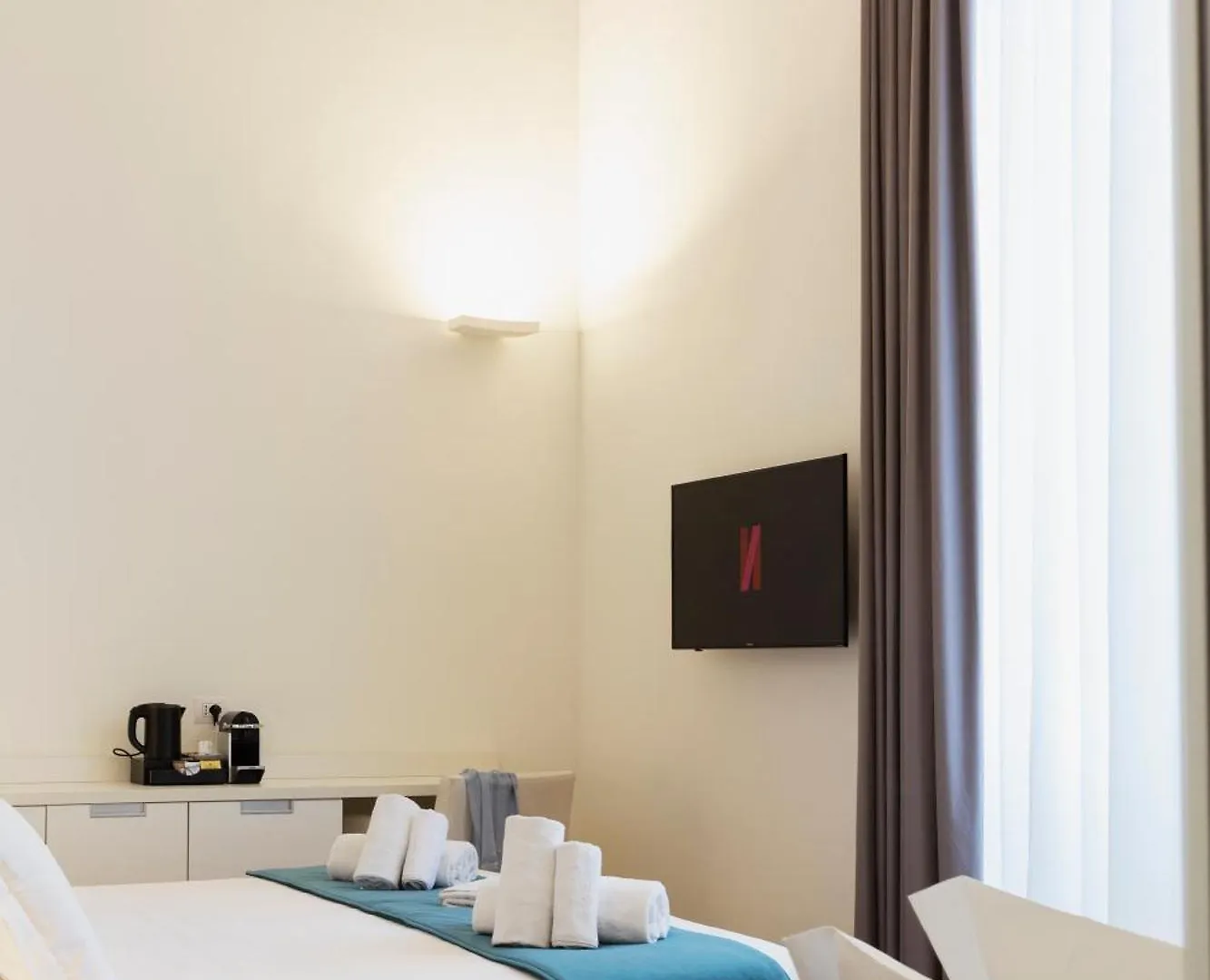 History Suite Essence Rome 0*,