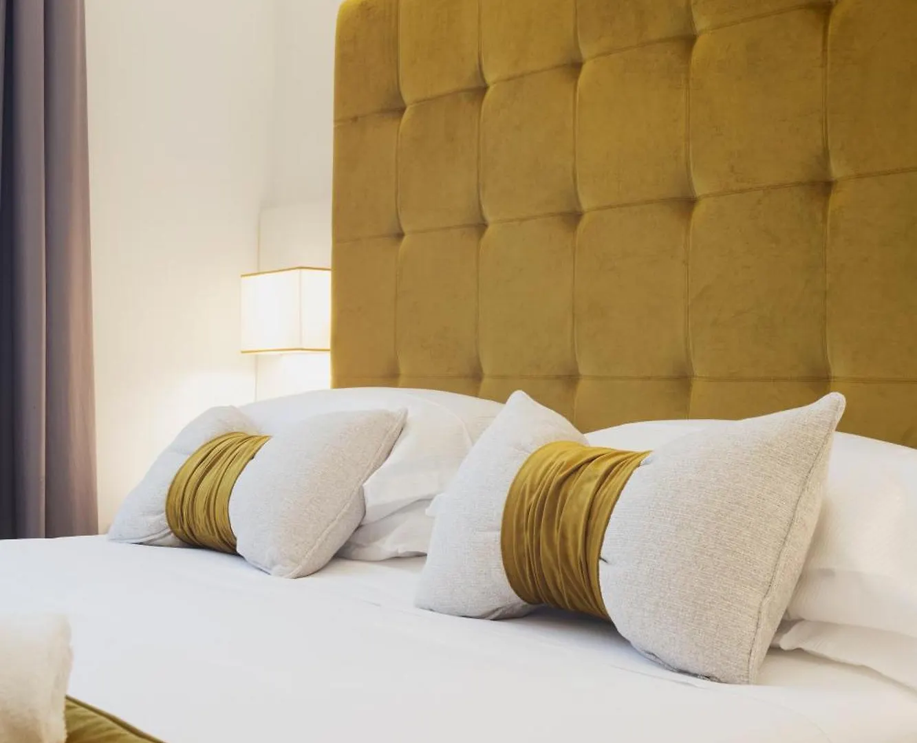 History Suite Essence Rome