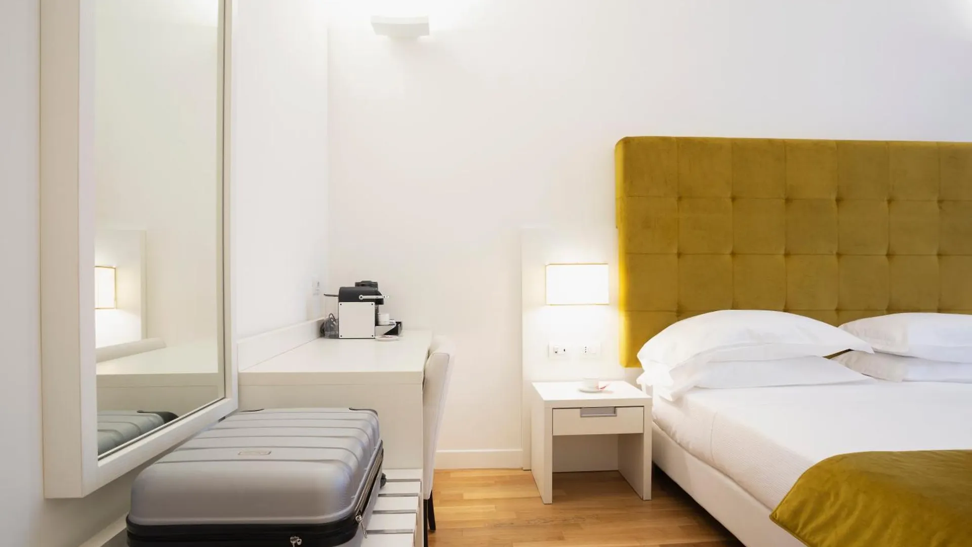 History Suite Essence Rome Bed & Breakfast