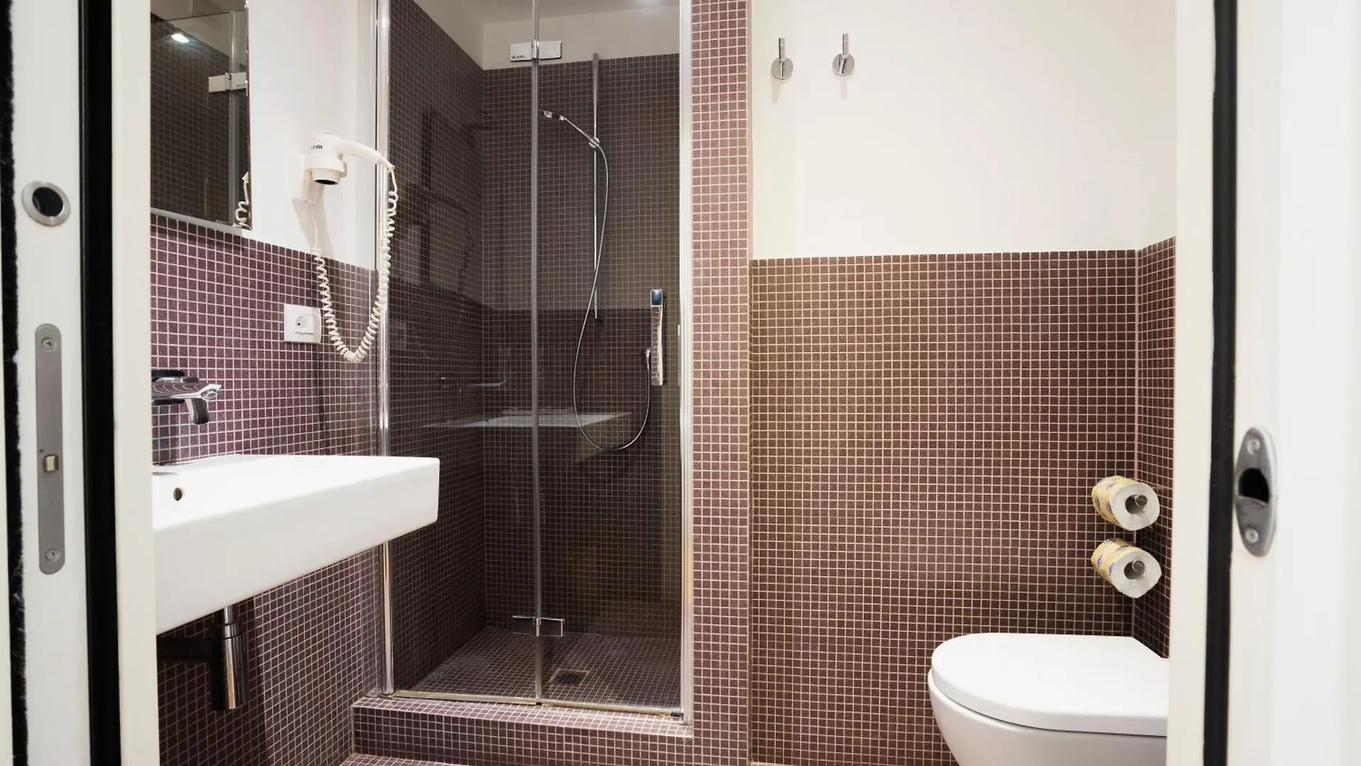 History Suite Essence Rome